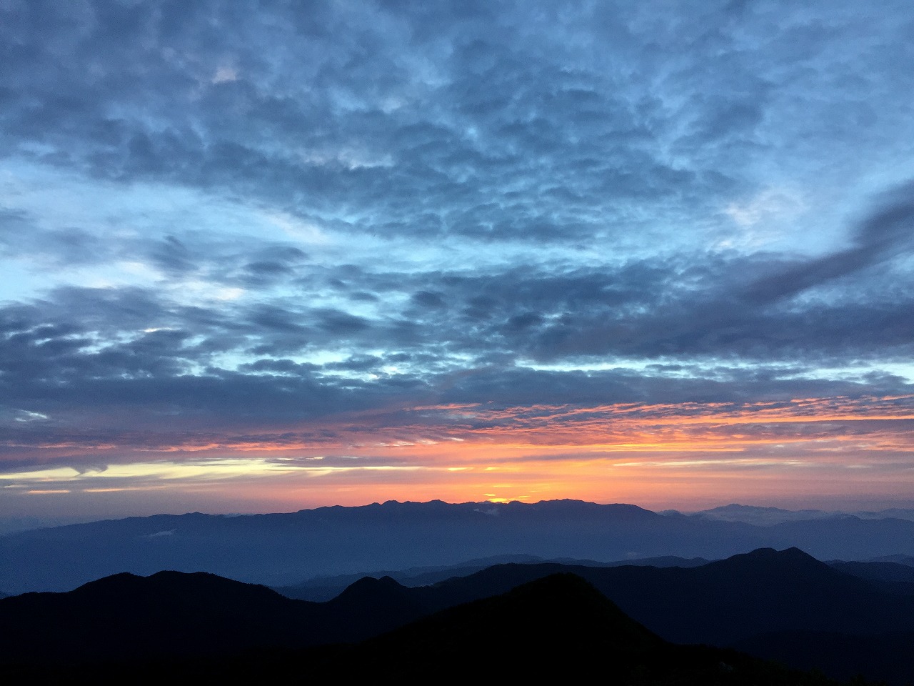 山の夕焼け